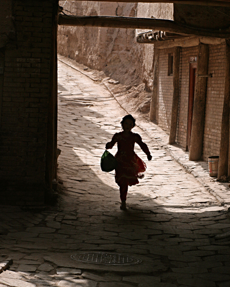 shadow-girl-kasghar-china